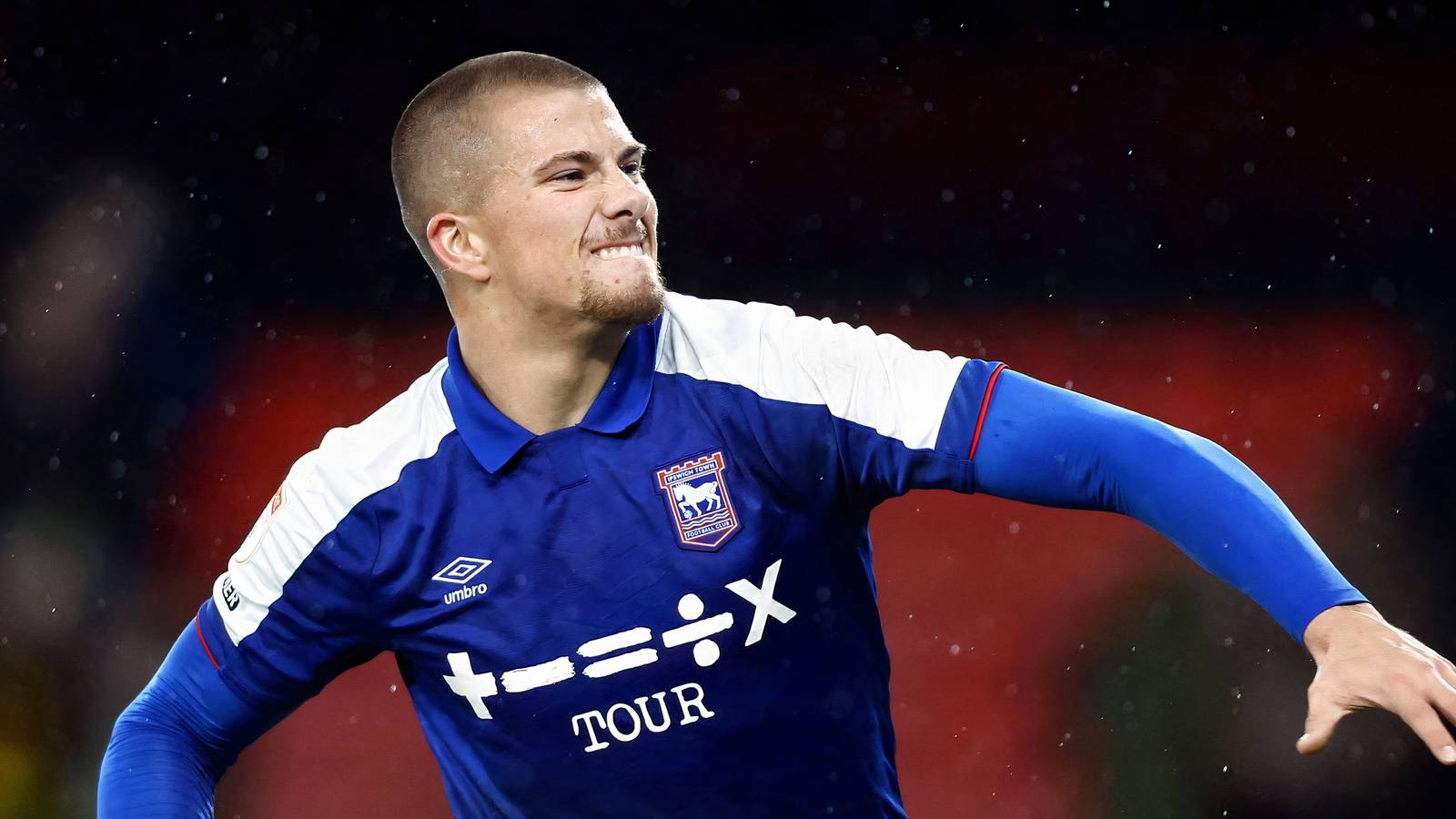 Harry Clarke melontarkan sindiran kepada Norwich City di media sosial