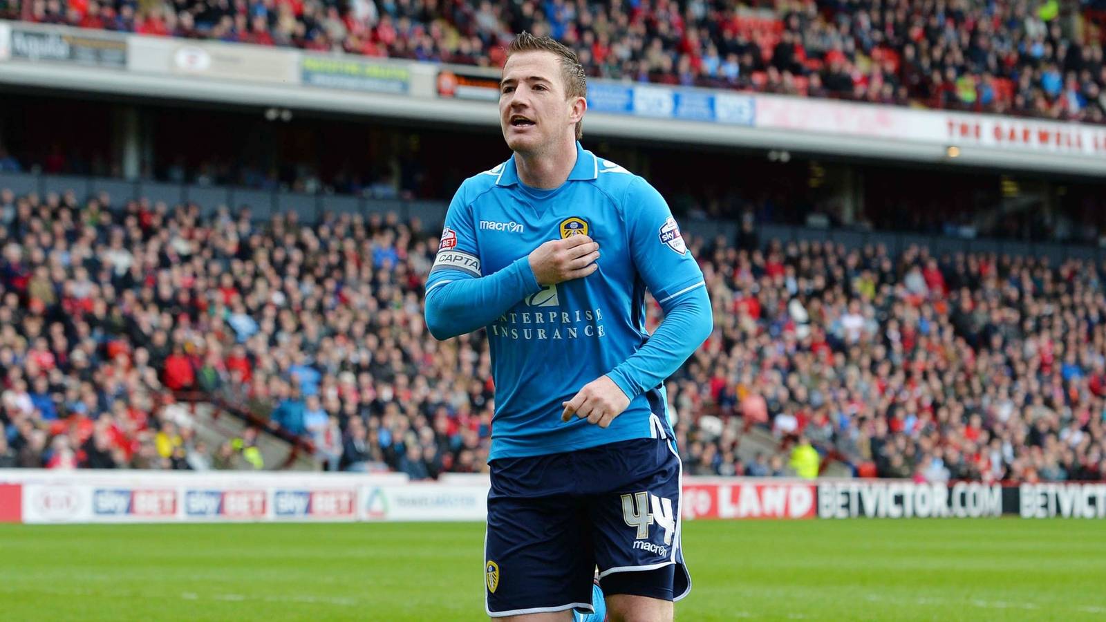 Ex-Leeds United star Ross McCormack knocked out in first round of boxing debut