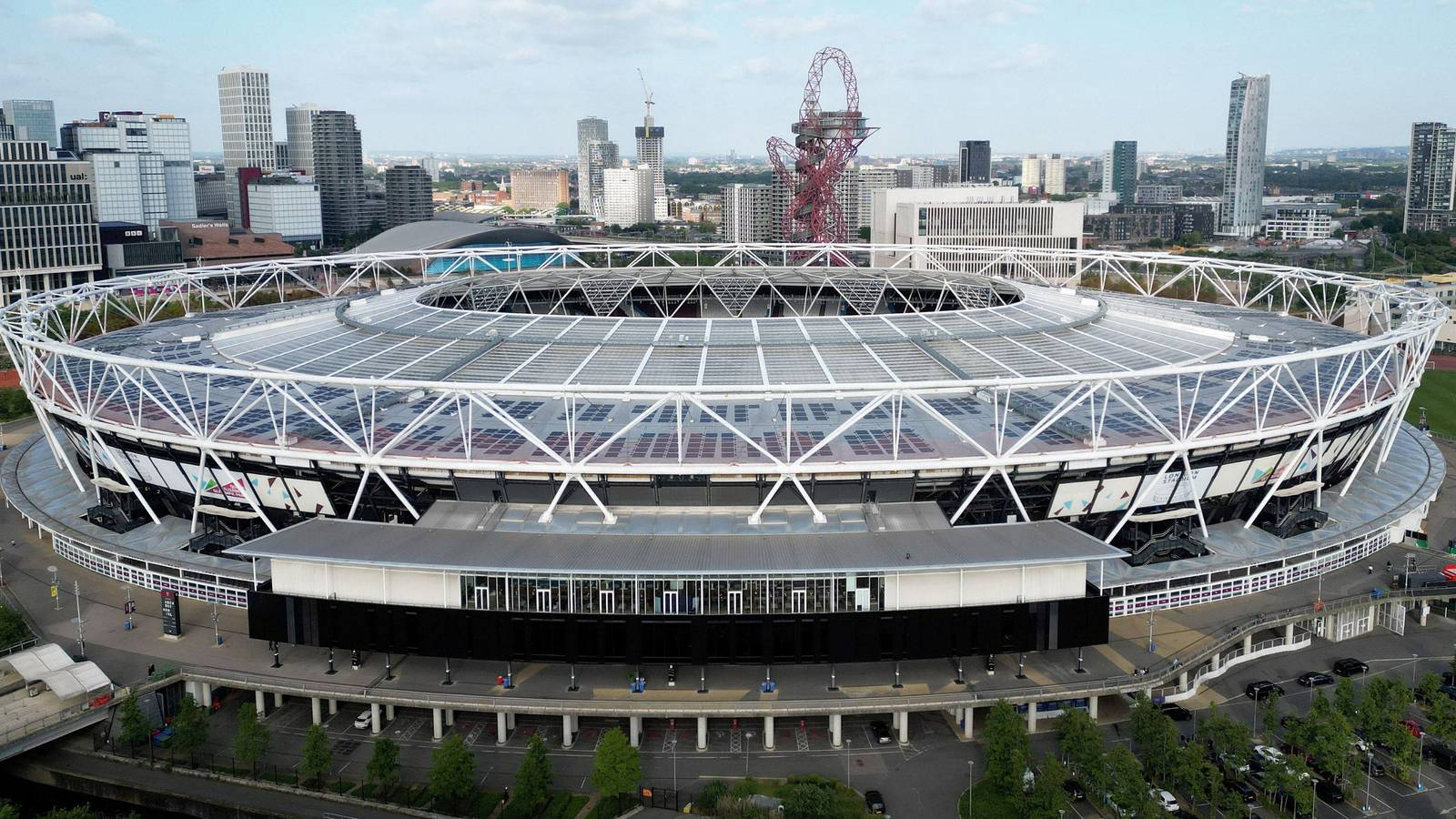 How many season tickets West Ham have sold compared to EFL rivals