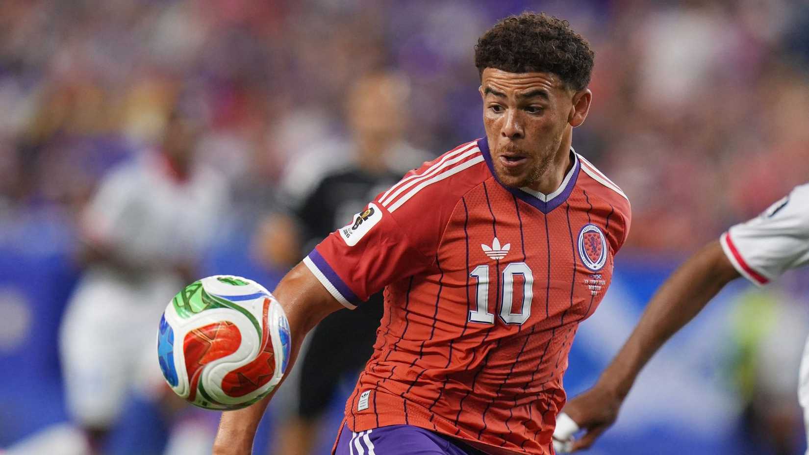 How much Che Adams earns in Italy as Wolves eye transfer agreement