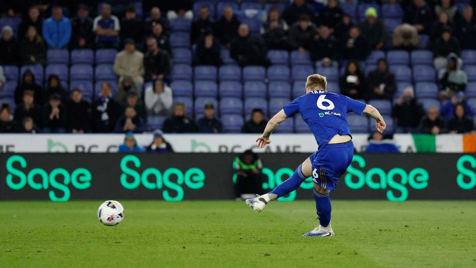 Wolves backed to beat Leeds United to ‘amazing signing’